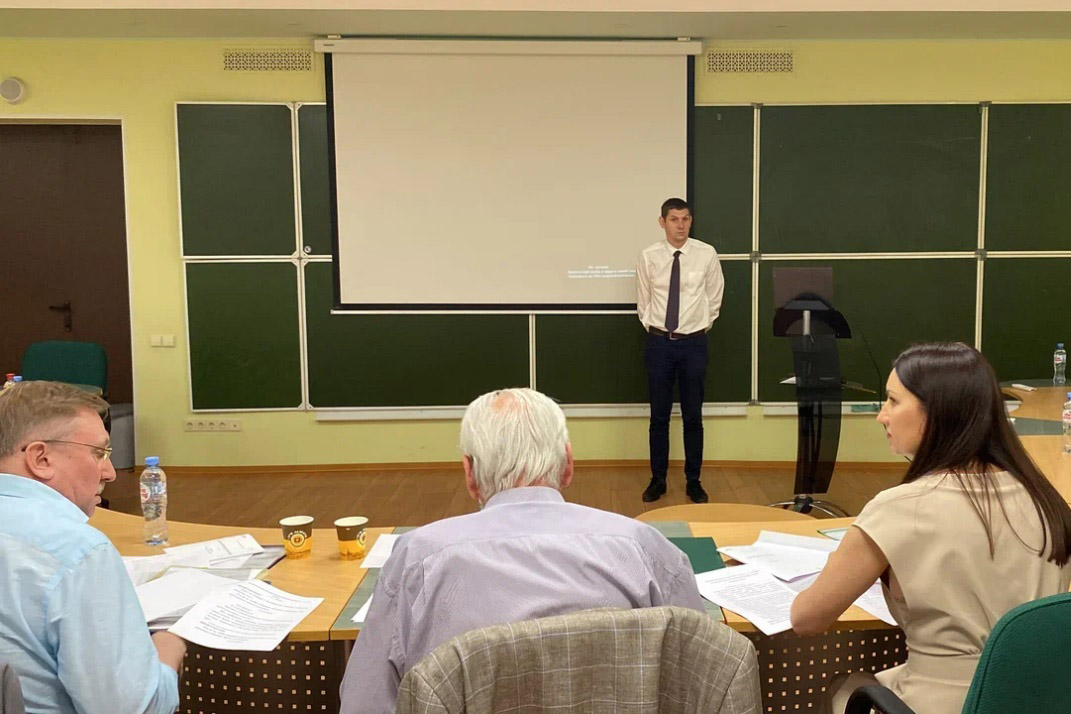 Старший преподаватель ИСИ В.В. Жажков успешно защитил кандидатскую диссертацию