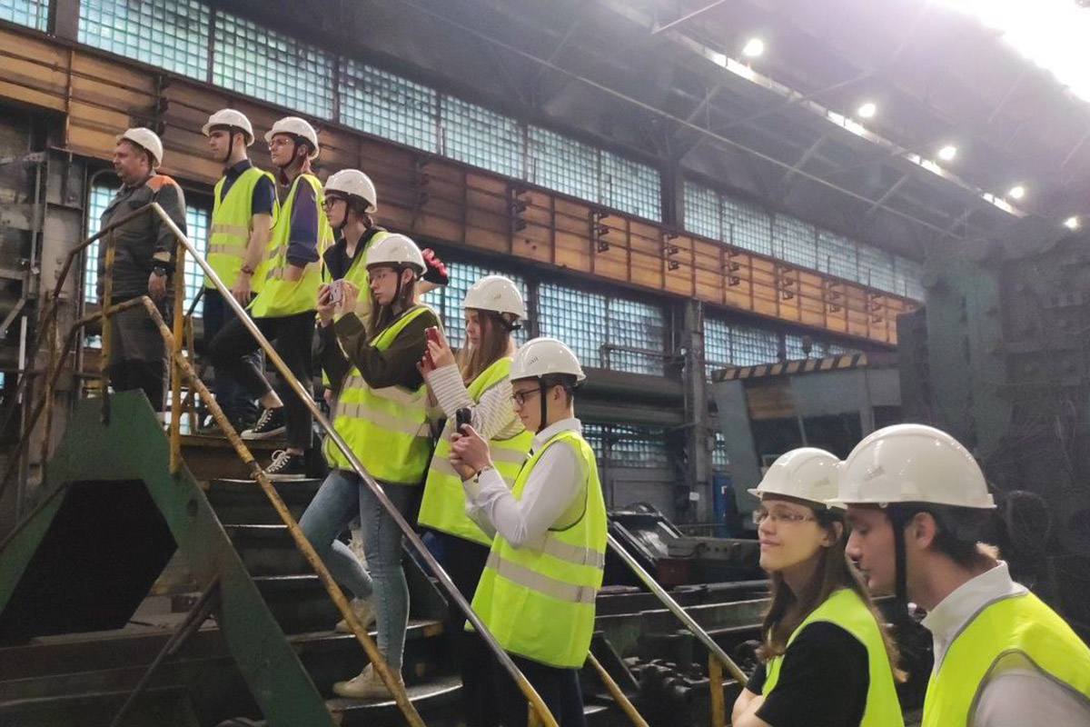 Студенты ИСИ ознакомились с полным циклом производства металла на заводе «Петросталь»