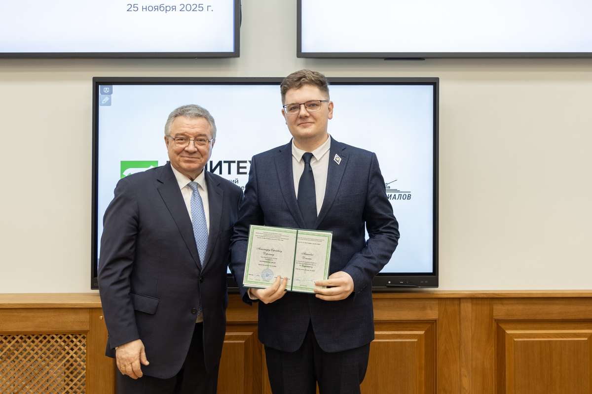 Преподаватель ИСИ Александр Доронин получил диплом кандидата технических наук Преподаватель ИСИ Александр Доронин получил диплом кандидата технических наук