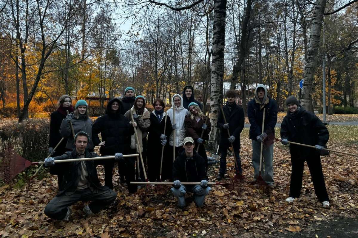 Первокурсники ИСИ приняли участие в традиционном осеннем субботнике Первокурсники ИСИ приняли участие в традиционном осеннем субботнике