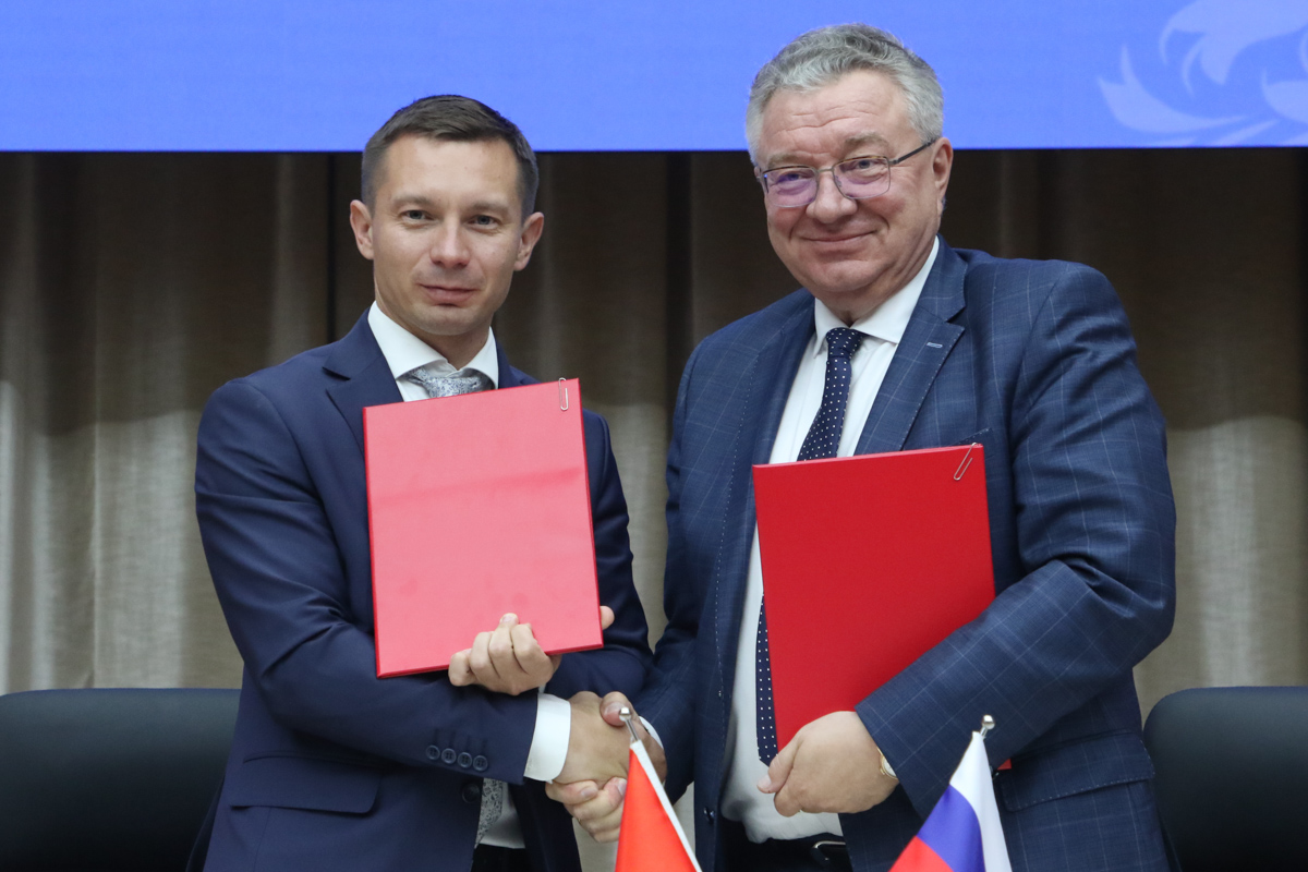 В Бишкеке подписано соглашение о создании студенческого проектного бюро «КРСУ Проект» при участии ИСИ