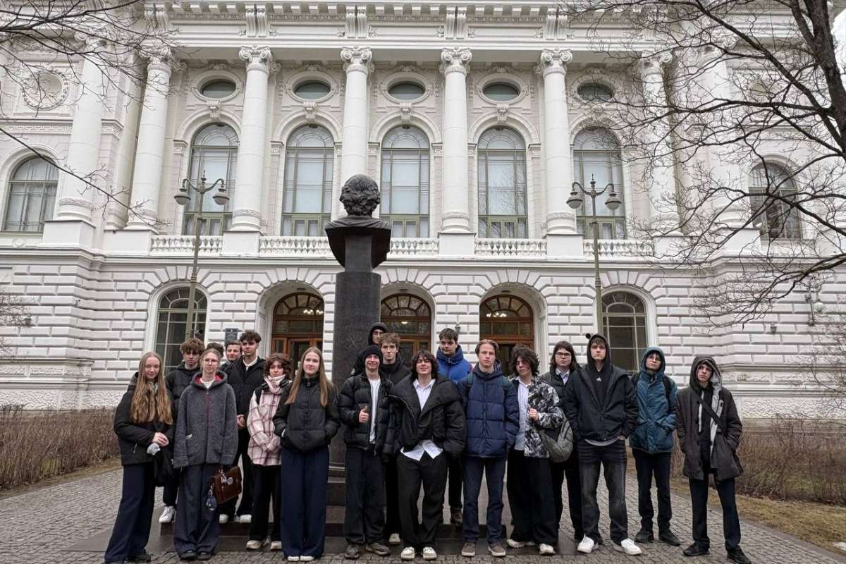 В ИСИ прошла профориентационная экскурсия для учащихся Гимназии №587