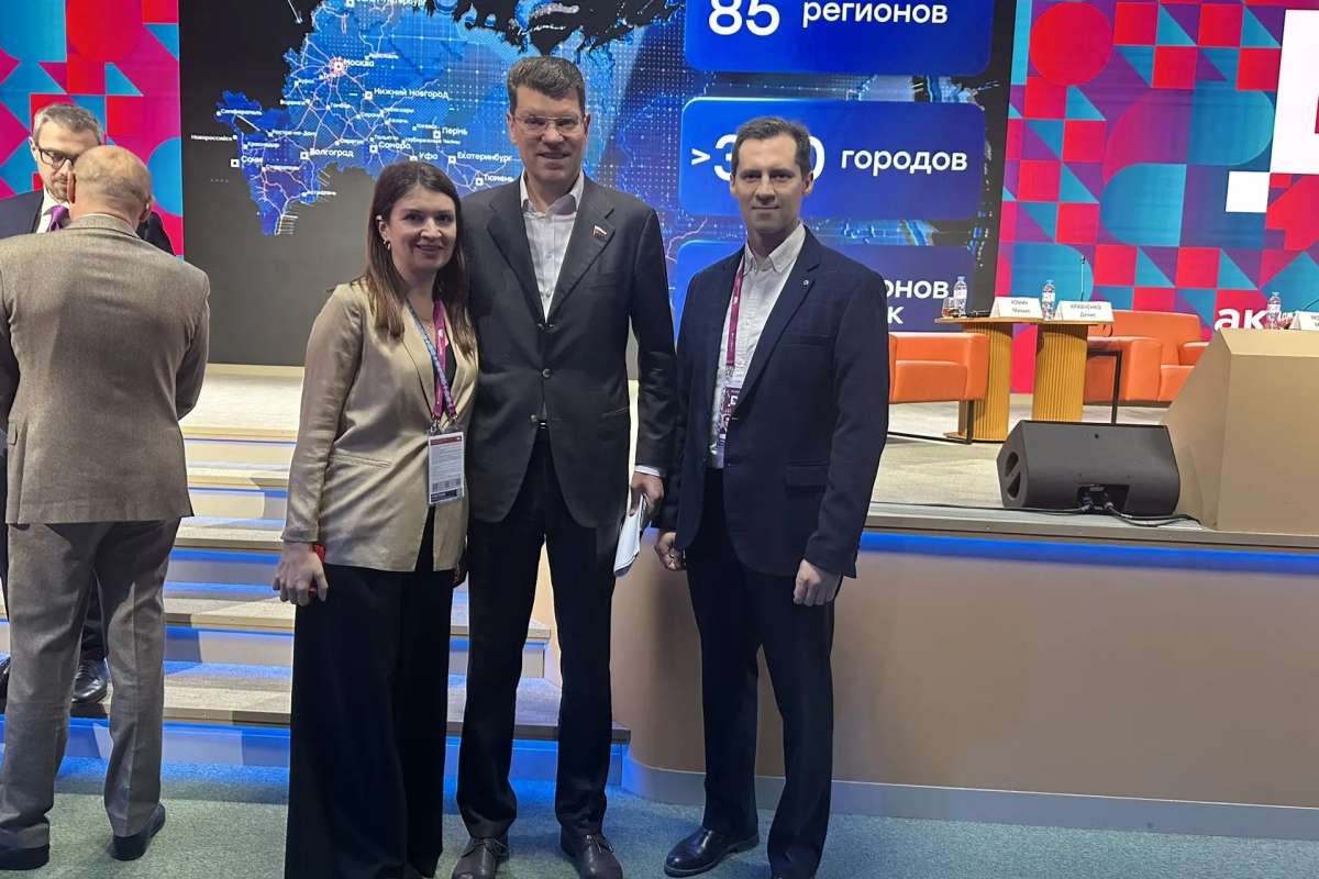 Эксперты ИСИ обсудили кооперацию науки, образования и бизнеса в сфере промышленного дизайна на главном отраслевом форуме индустрии дизайна