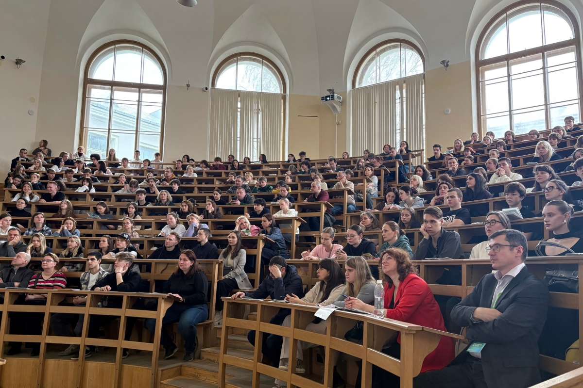 День открытых дверей в СПбПУ: будущие абитуриенты познакомились с особенностями и возможностями обучения в ИСИ