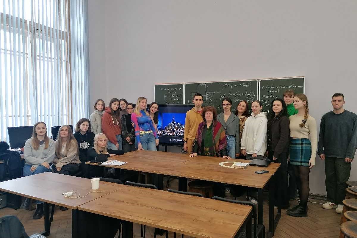 Встреча с выпускником ИСИ: Даниил Никандров поделился опытом применения ИИ в области светодизайна