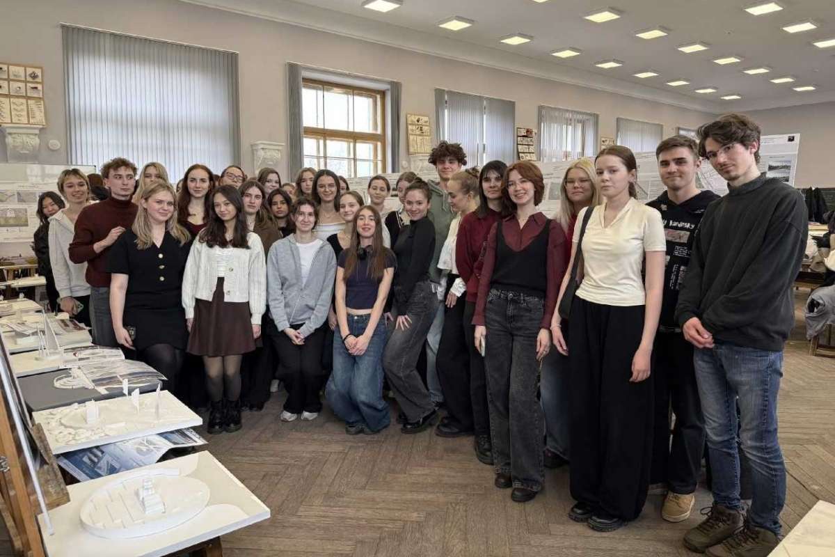 Первый шаг к профессиональному портфолио: в ИСИ прошла презентация проектов благоустройства бульвара Александра Грина