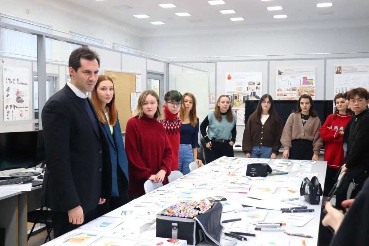 Студенты-дизайнеры ИСИ представили работы по скетчингу