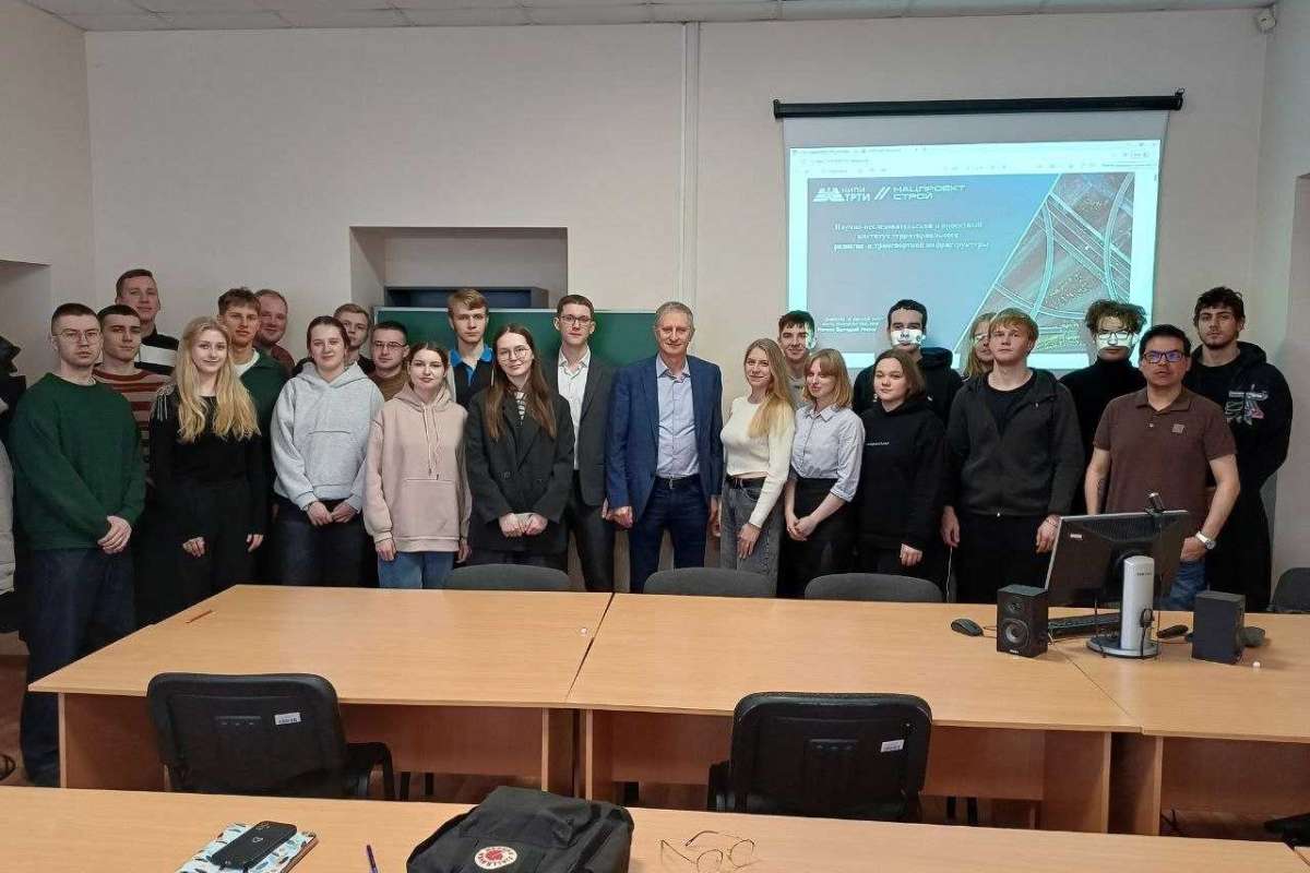 Директор по научной работе ООО «НИПИ ТРТИ» провел для студентов ИСИ лекцию о карьере в сфере дорожно-транспортного строительства 