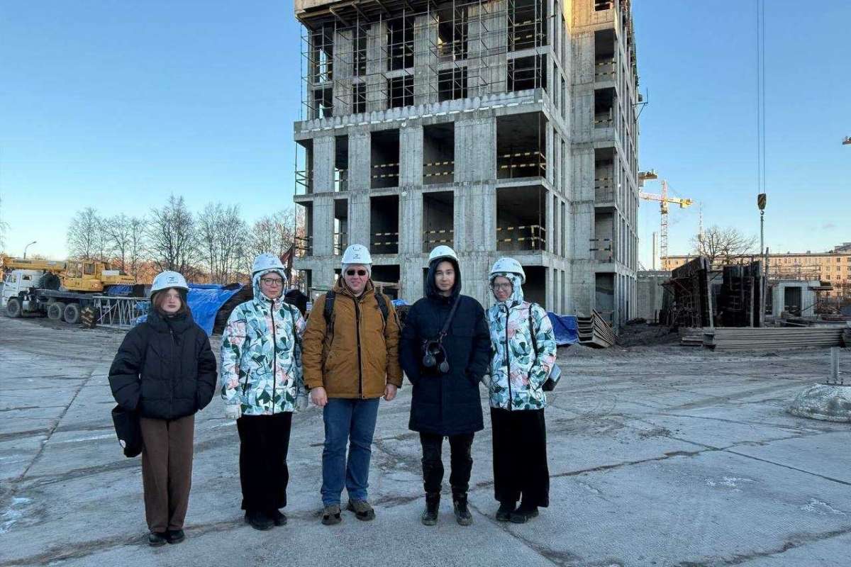 Студенты ИСИ посетили стройплощадку ЖК «ЛДМ» в рамках изучения цифрового моделирования безопасности строительства