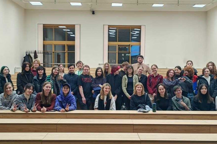 Старший моушн-дизайнер Альфа-банка Павел Леонтьев провел лекцию о карьере в дизайне и креативных индустриях для студентов ИСИ