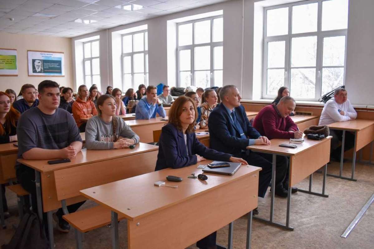 В ИСИ прошел семинар по газопорошковому пожаротушению объектов нефтепромышленного комплекса